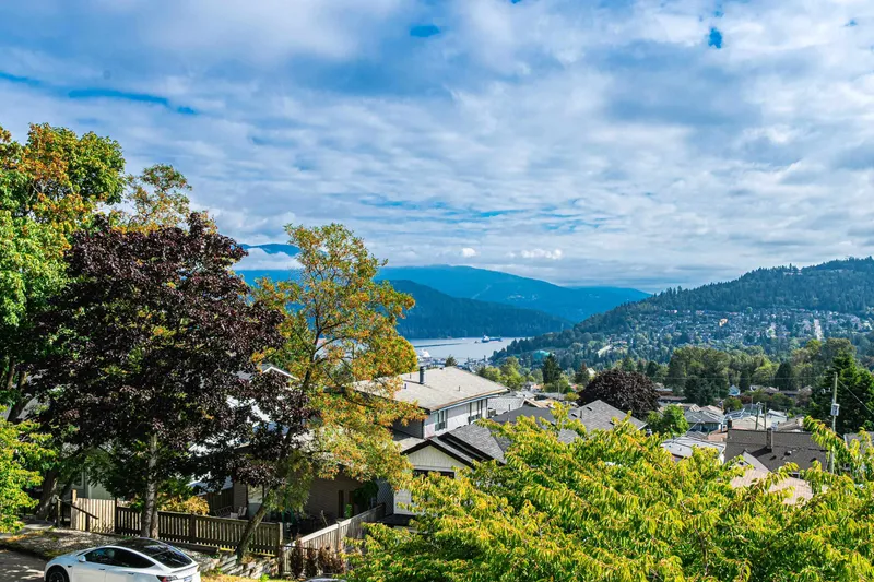 155 ELLESMERE AVENUE - photo 3 of 25