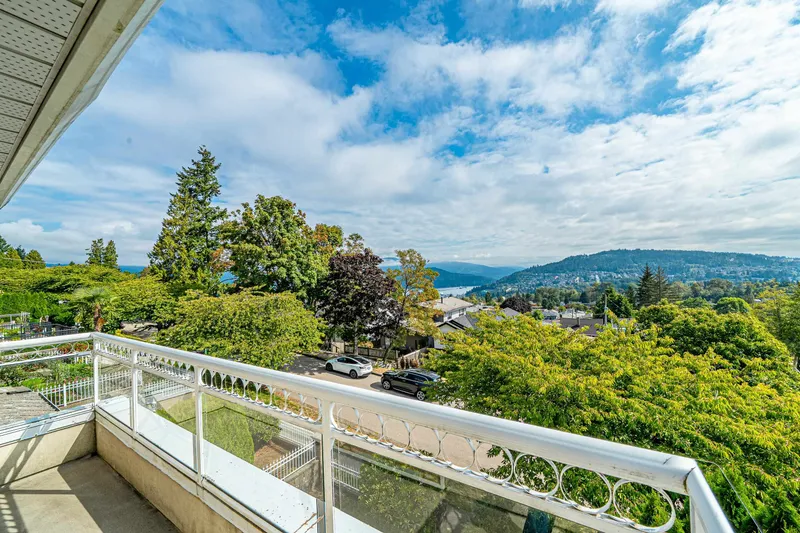 155 ELLESMERE AVENUE - photo 4 of 25