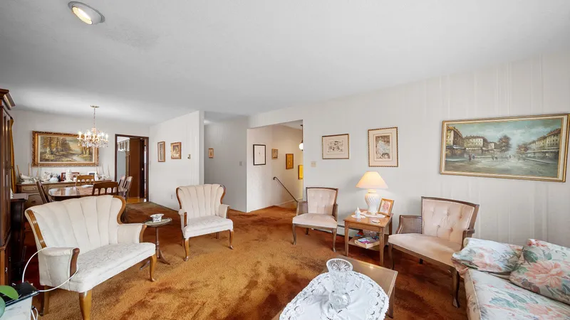 271 E 38TH AVENUE - photo 4 of 25