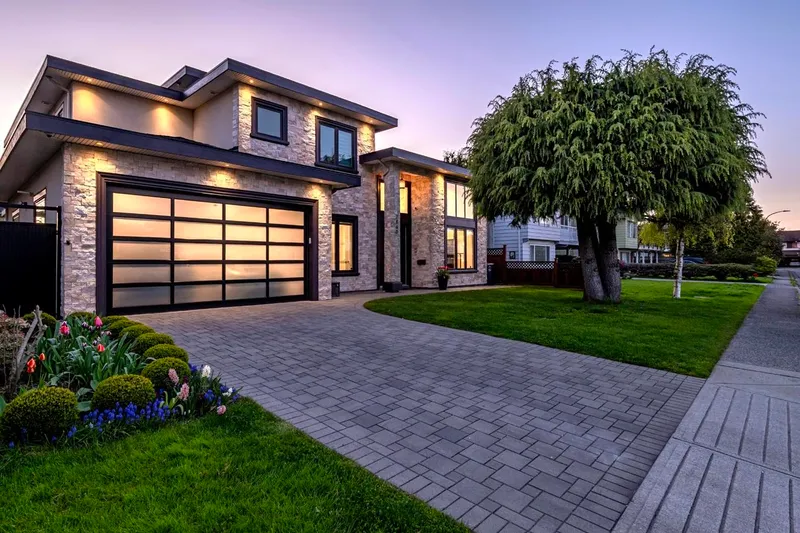 7860 THORMANBY CRESCENT - photo 1 of 20