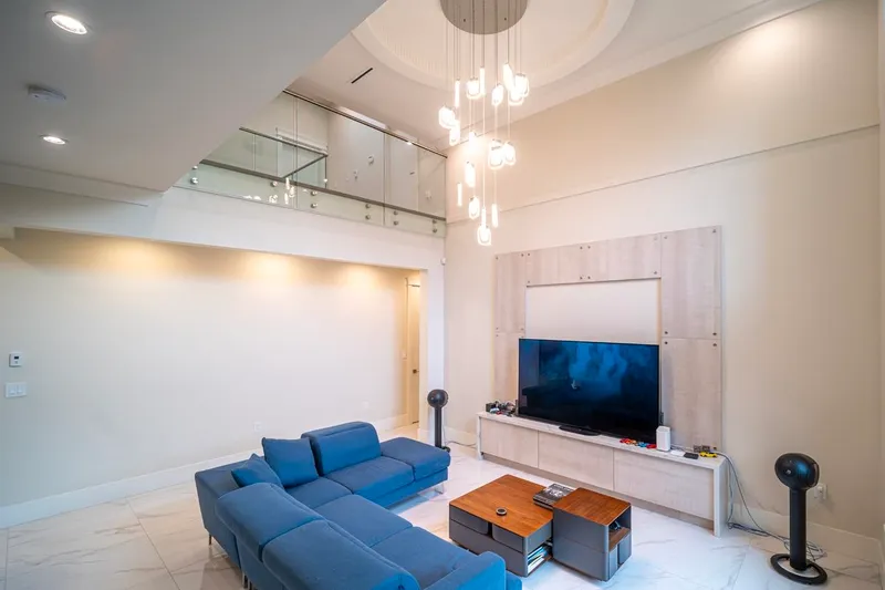 7860 THORMANBY CRESCENT - photo 4 of 20