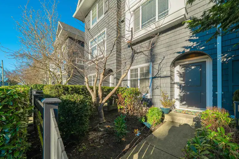 5 14955 60 AVENUE - photo 2 of 28