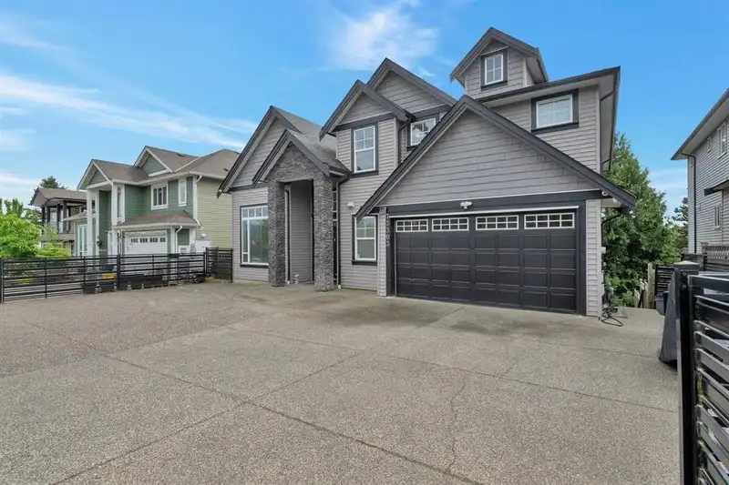 7 3363 HORN STREET - photo 1 of 39