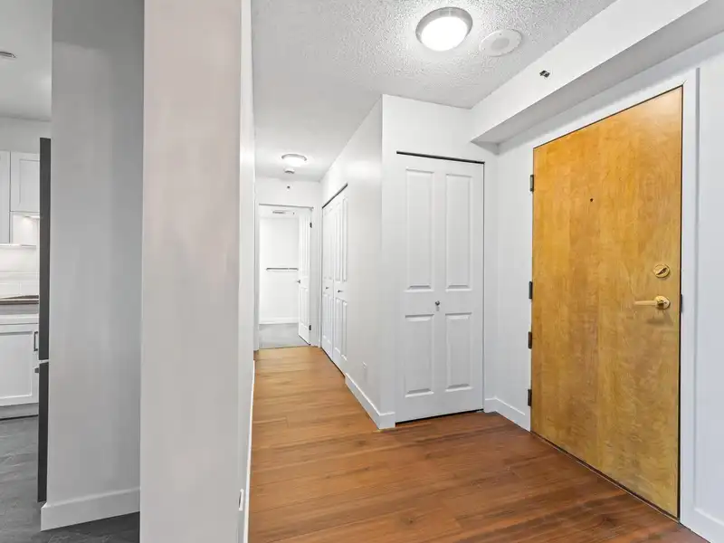 1004 551 AUSTIN AVENUE - photo 3 of 28