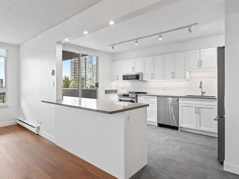 1004 551 AUSTIN AVENUE - photo 4 of 28