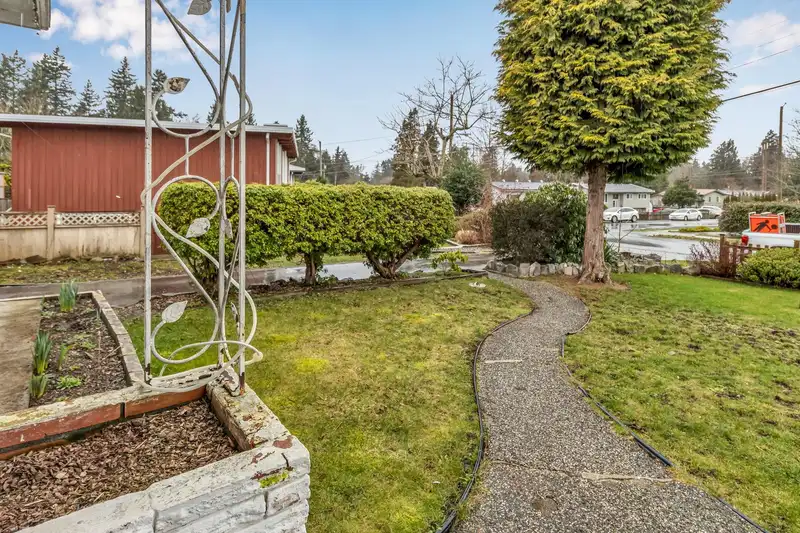 11032 86A AVENUE - photo 3 of 31