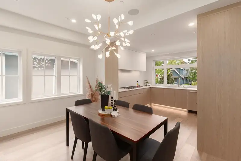 1 356 W 15TH AVENUE - photo 4 of 34