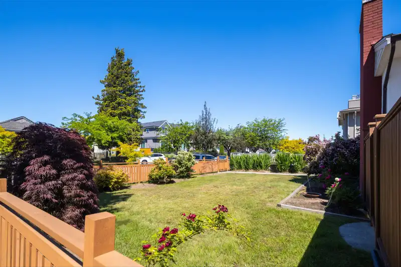 2911 E 51ST AVENUE - photo 4 of 38
