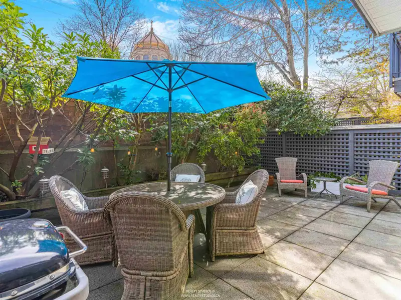 109 555 W 14TH AVENUE - photo 1 of 32