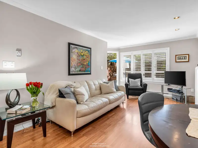 109 555 W 14TH AVENUE - photo 2 of 32