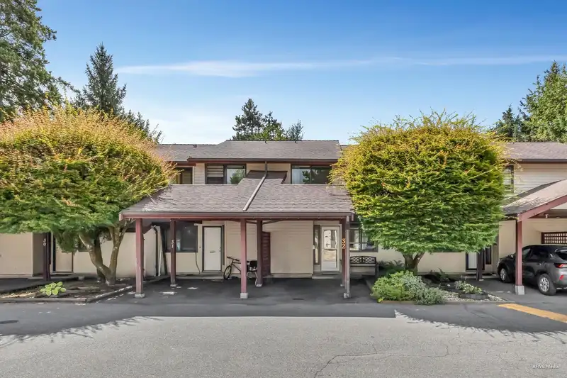 32 13990 74 AVENUE - photo 1 of 25