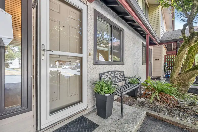 32 13990 74 AVENUE - photo 3 of 25