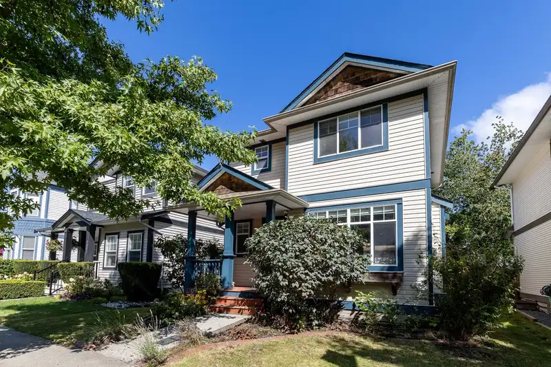 36305 ATWOOD CRESCENT - photo 2 of 40