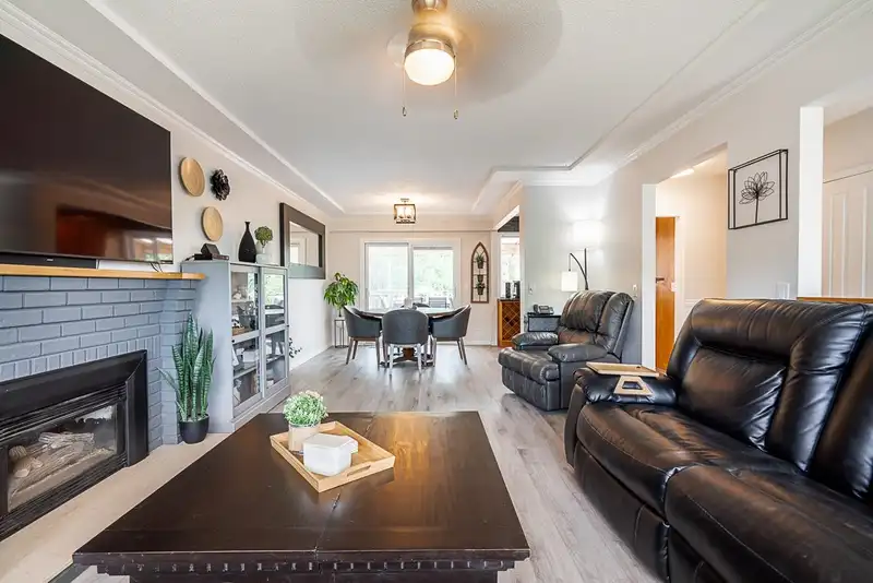 207 MUNDY STREET - photo 3 of 22