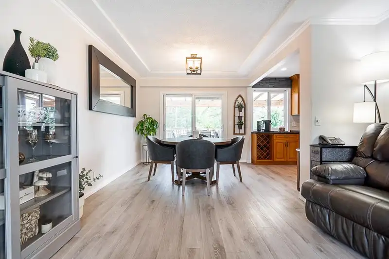 207 MUNDY STREET - photo 4 of 22