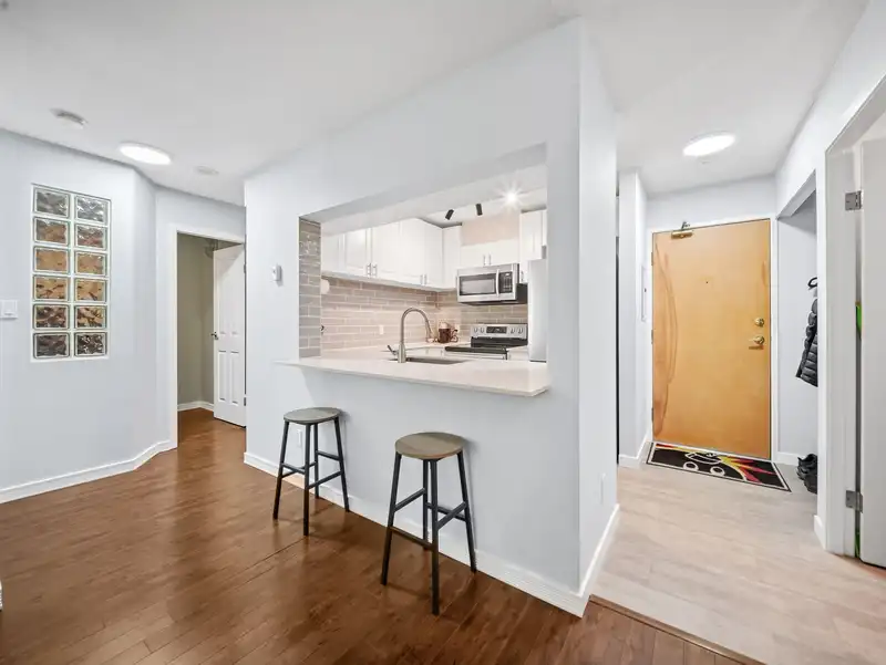 407 7077 BERESFORD STREET - photo 3 of 30