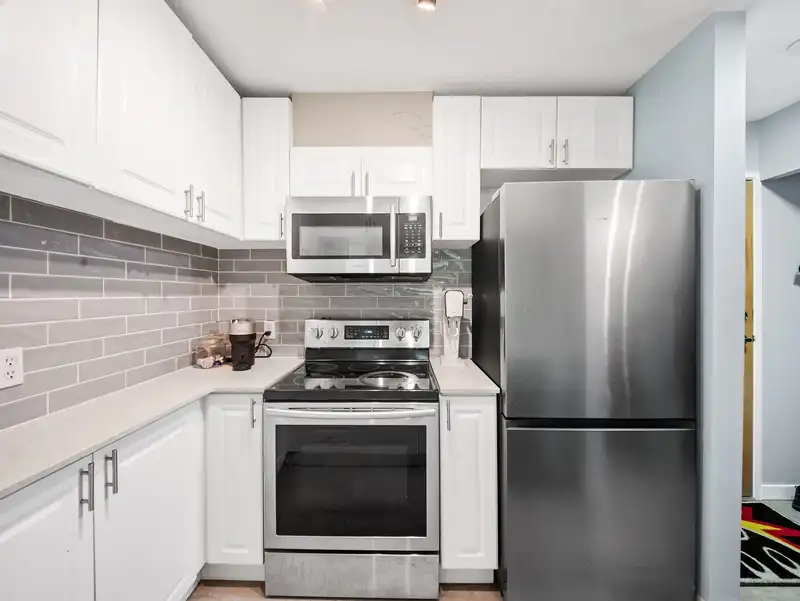 407 7077 BERESFORD STREET - photo 4 of 30