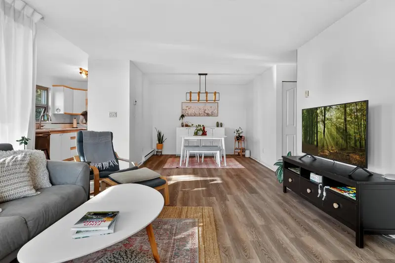 410 7288 ACORN AVENUE - photo 4 of 19