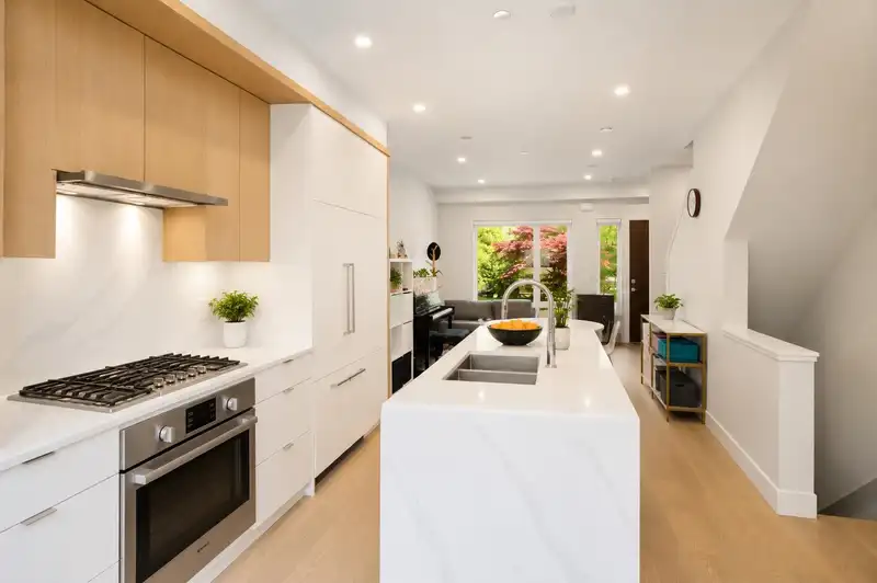 7675 GRANVILLE STREET - photo 4 of 25