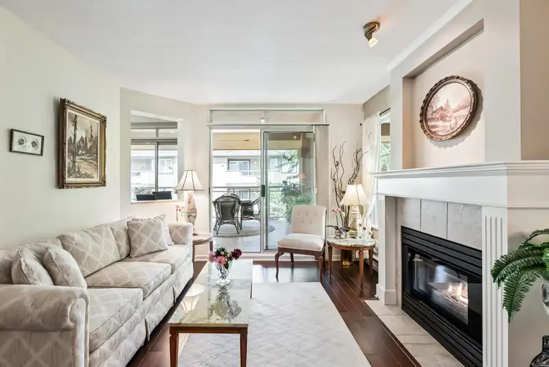 304 15155 22 AVENUE - photo 4 of 38