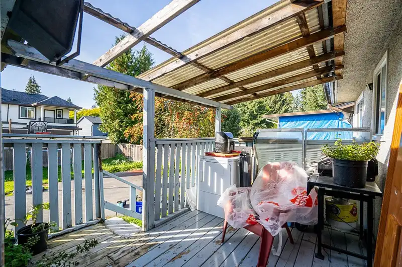 9257 132 STREET - photo 3 of 31