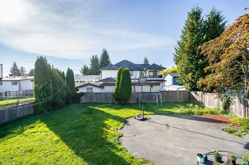 9257 132 STREET - photo 4 of 31