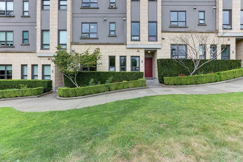 TH3 125 COLUMBIA STREET - photo 2 of 39
