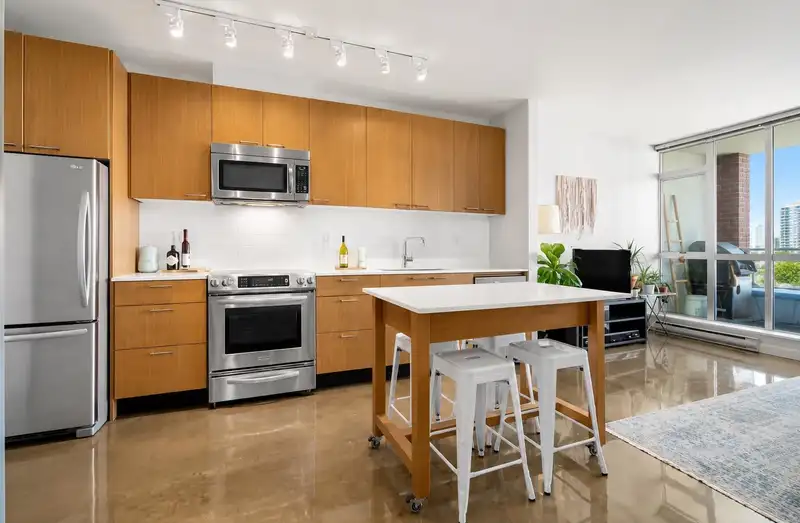 704 221 UNION STREET - photo 4 of 26