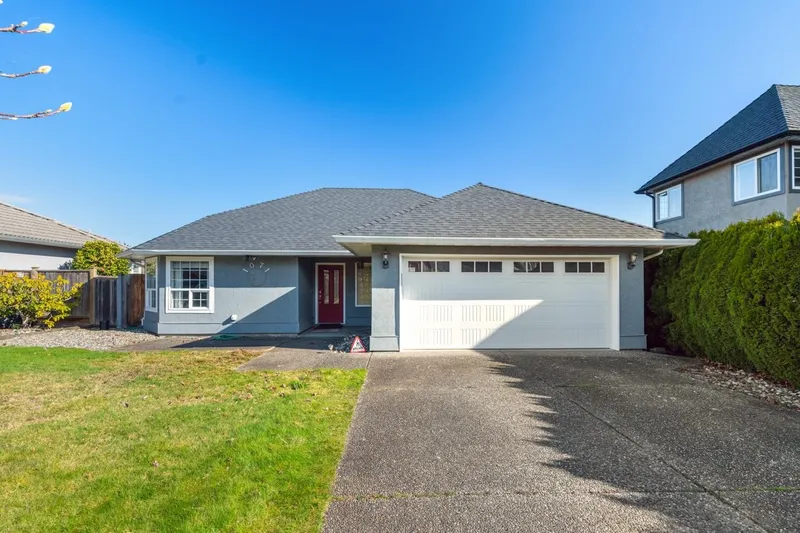 1071 KING GEORGE BOULEVARD - photo 2 of 24