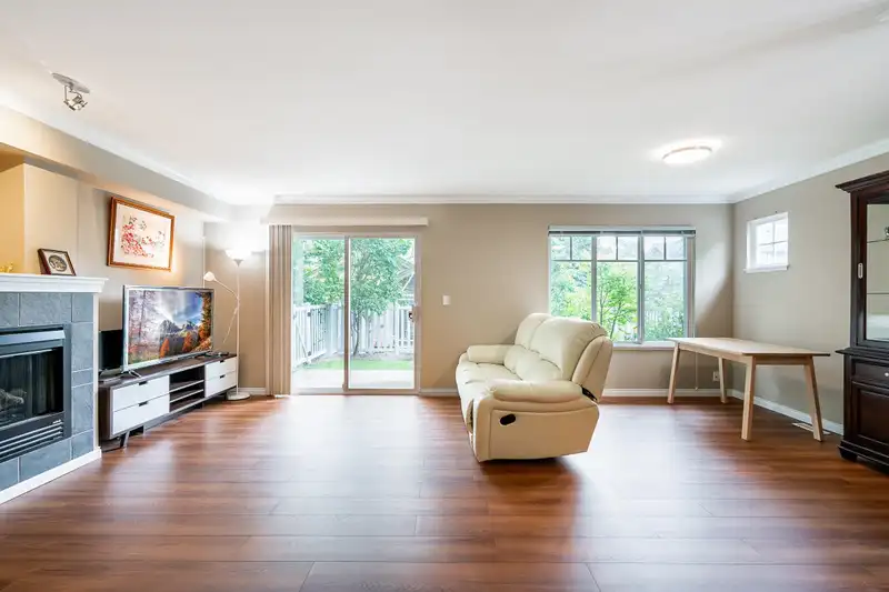 87 12040 68 AVENUE - photo 1 of 36