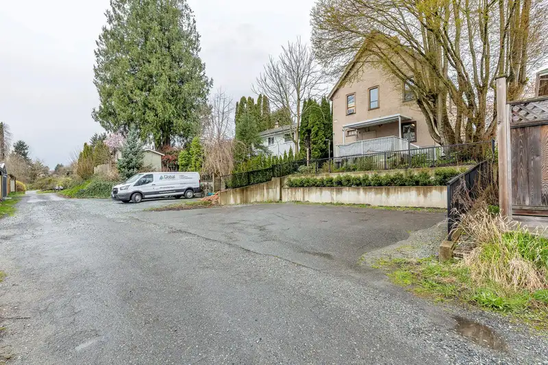 33170 7 AVENUE - photo 3 of 40