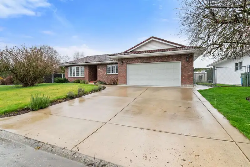 45578 WORTHINGTON PLACE - photo 2 of 35