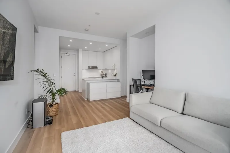 209 708 EDGAR AVENUE - photo 1 of 25