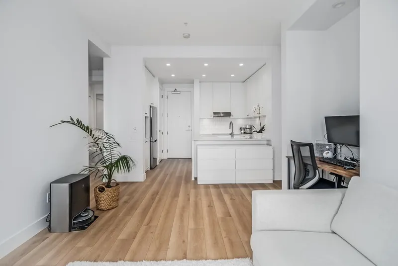 209 708 EDGAR AVENUE - photo 2 of 25