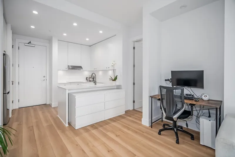 209 708 EDGAR AVENUE - photo 3 of 25