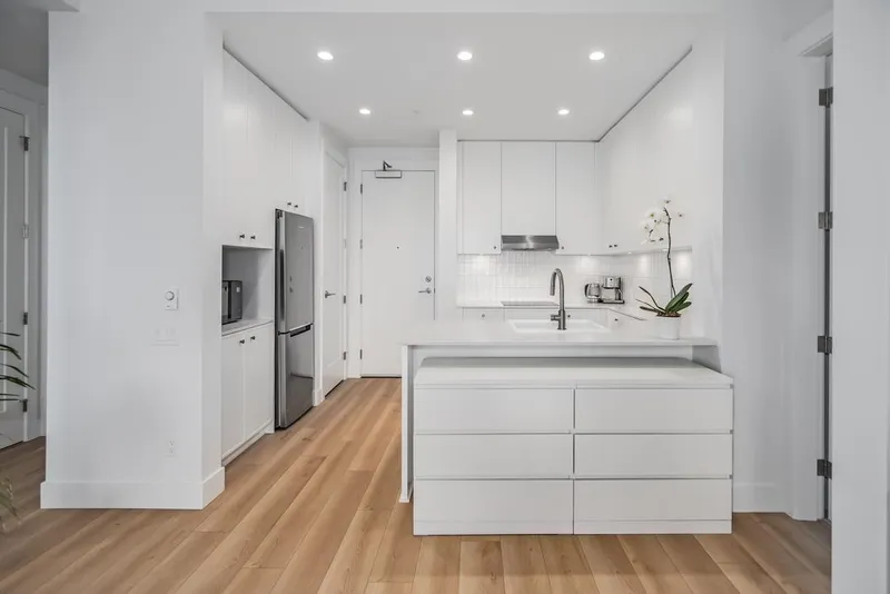 209 708 EDGAR AVENUE - photo 4 of 25