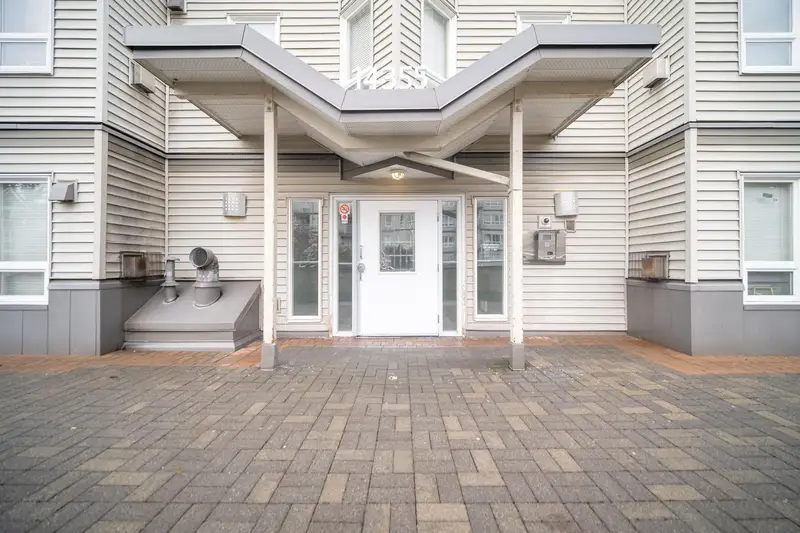 111 14355 103 AVENUE - photo 2 of 25