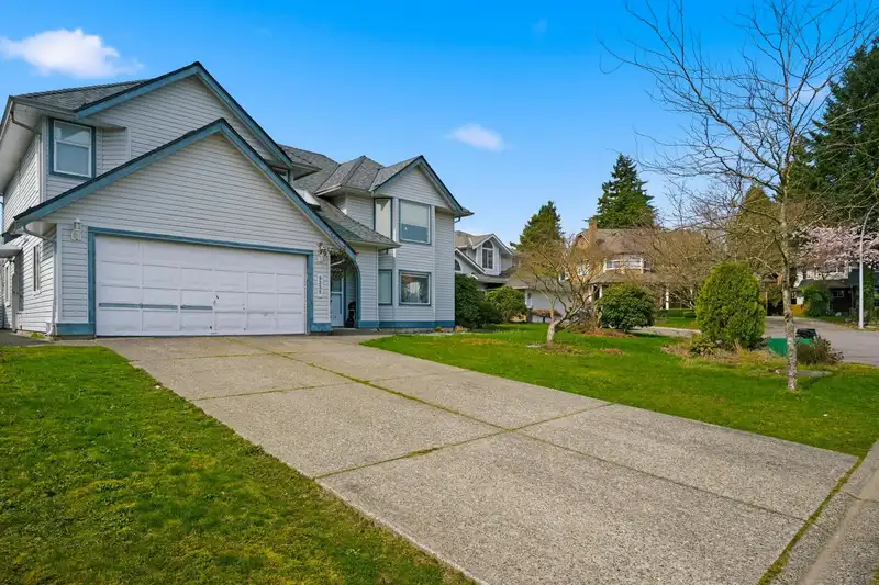 9335 152A STREET - photo 3 of 40
