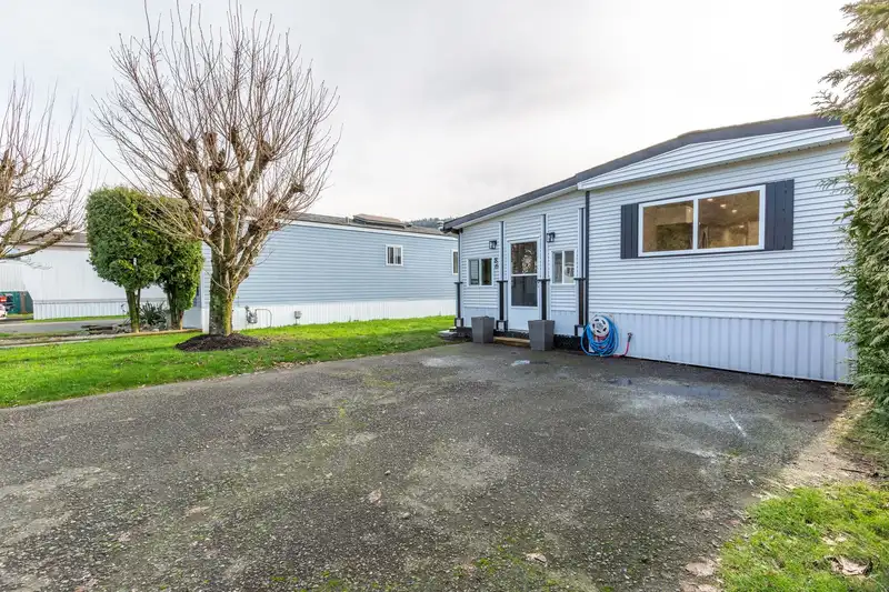 86 5742 UNSWORTH ROAD - photo 2 of 40
