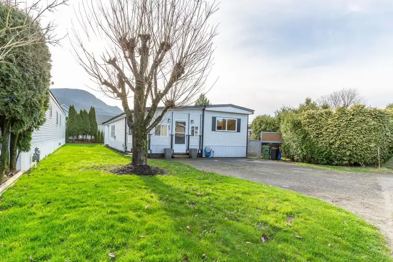 86 5742 UNSWORTH ROAD - photo 3 of 40