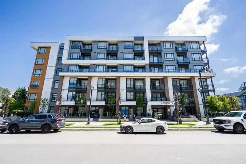 305 10778 138 STREET - photo 1 of 16