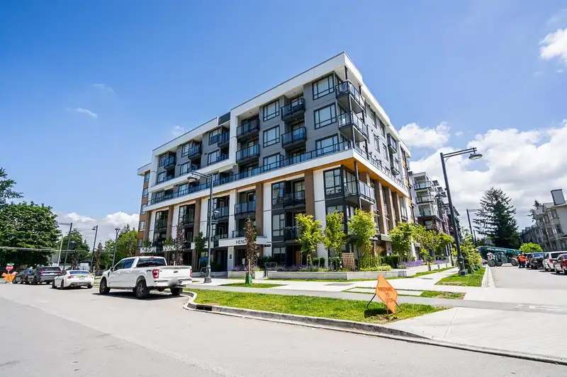 305 10778 138 STREET - photo 3 of 16