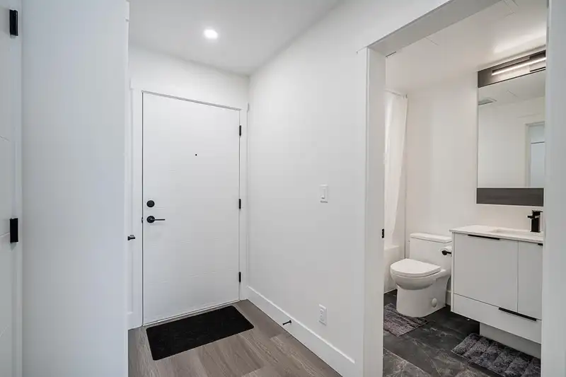 305 10778 138 STREET - photo 4 of 16