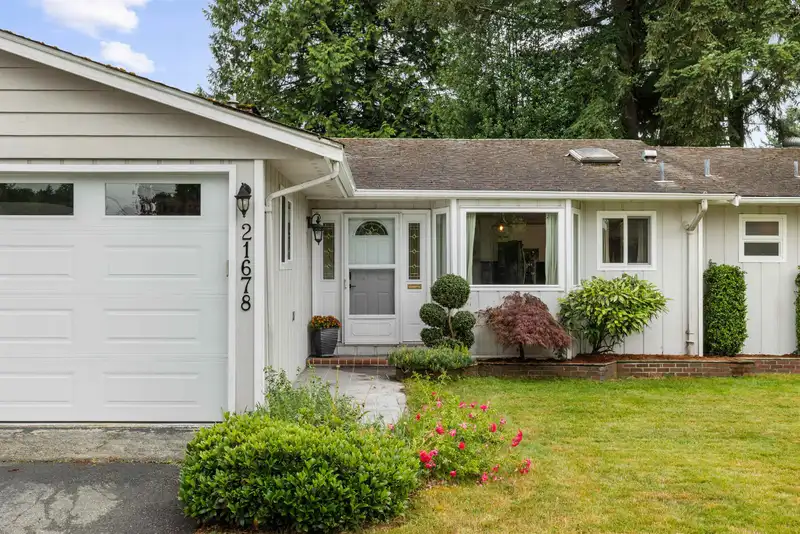 21678 MOUNTAINVIEW CRESCENT - photo 3 of 35