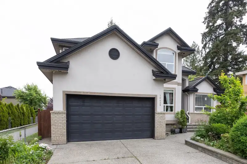 10438 168A STREET - photo 3 of 40