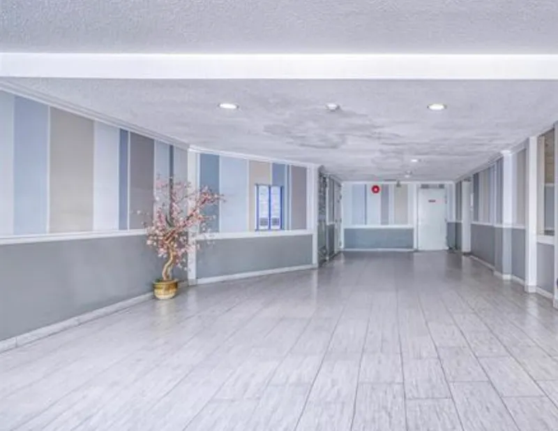 302 5500 COONEY ROAD - photo 1 of 10