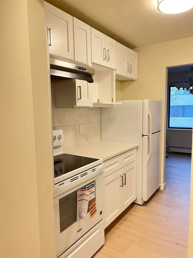 302 5500 COONEY ROAD - photo 4 of 10