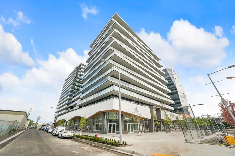 1508 5520 MCNAUGHTON ROAD - photo 2 of 25