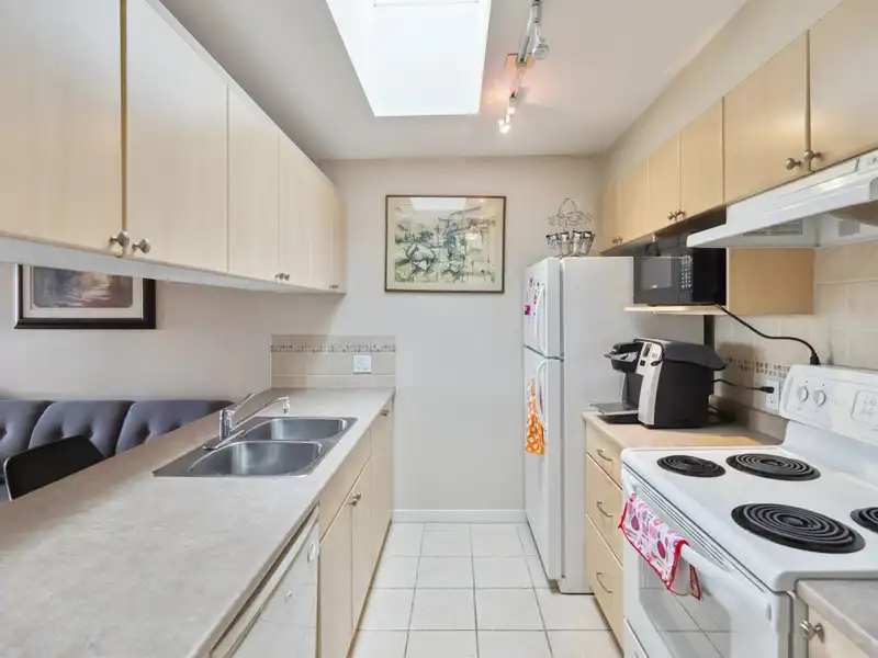 416 2891 E HASTINGS STREET - photo 3 of 17
