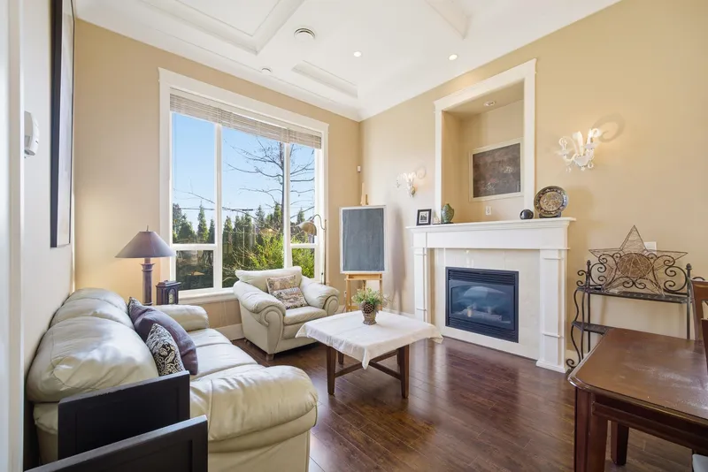 3741 DUNDONALD AVENUE - photo 2 of 25